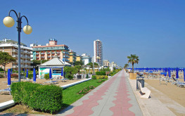 Die Strandpromenade von Jesolo